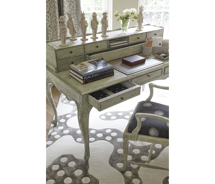 Arles Desk